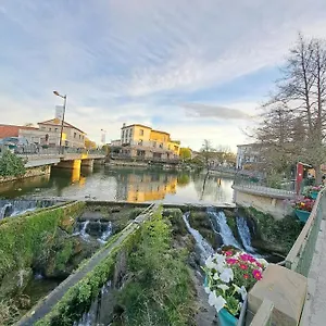 Le Studio De La Place Chalier Appartement LʼIsle-sur-la-Sorgue